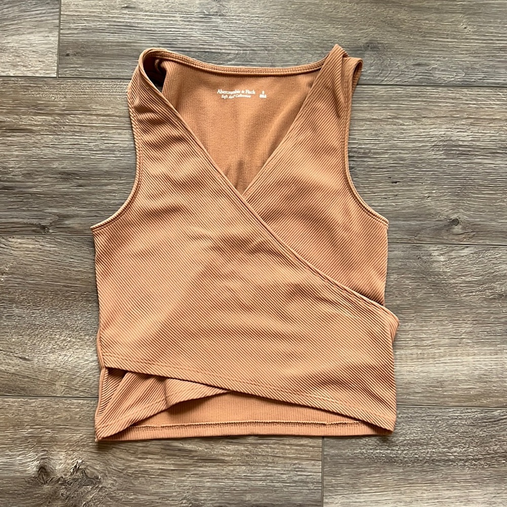 Abercrombie Seamless Ribbed Crossover Cropped Tank Top